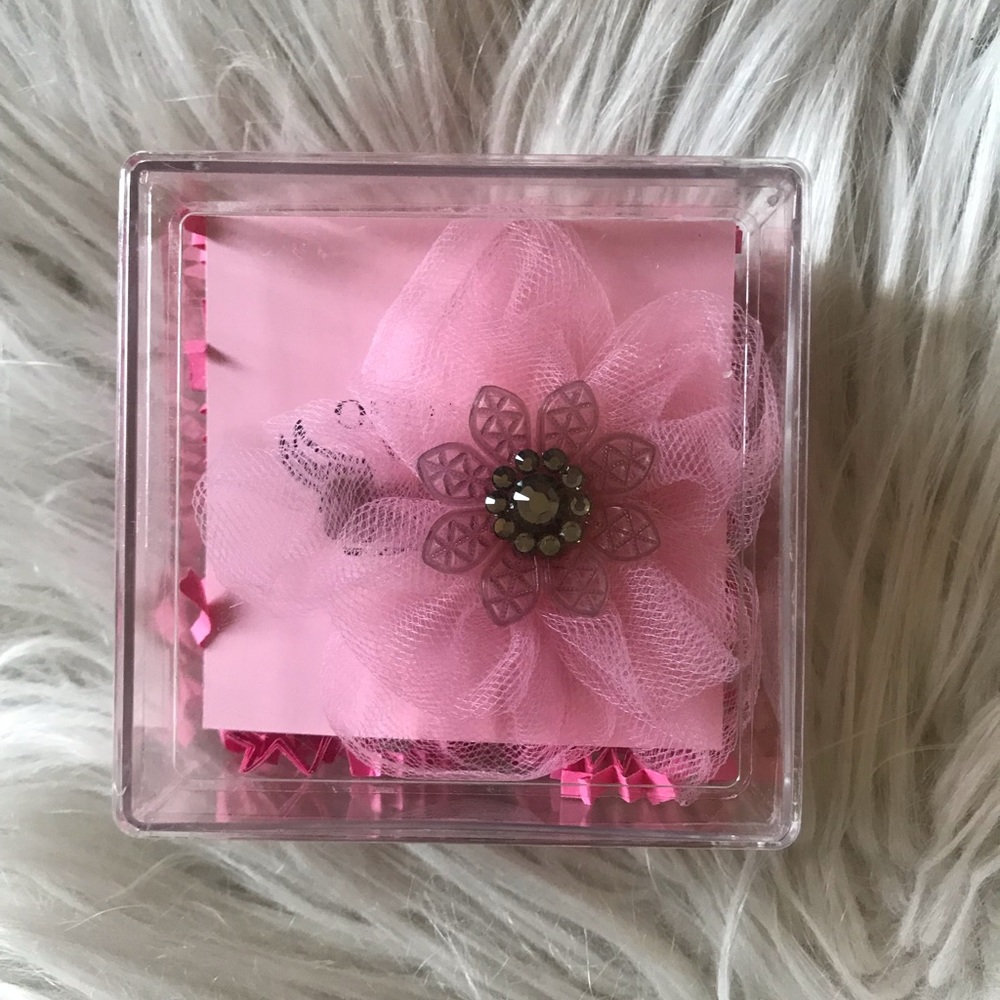 TARINA TARANTINO Hair Clip w/ Original Box